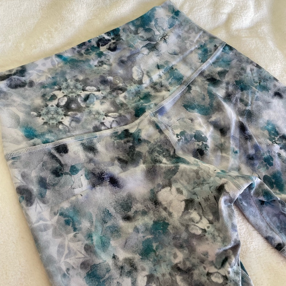 Lululemon Align - Blue And Gray Patterned Shorts … - image 4